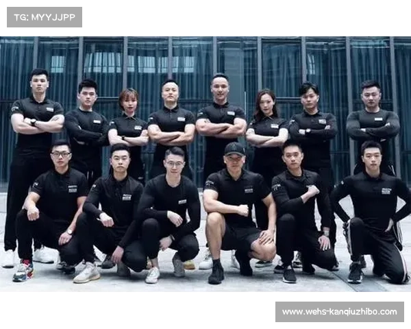 教练团队提前考察比赛场地确保战术布置科学高效落实